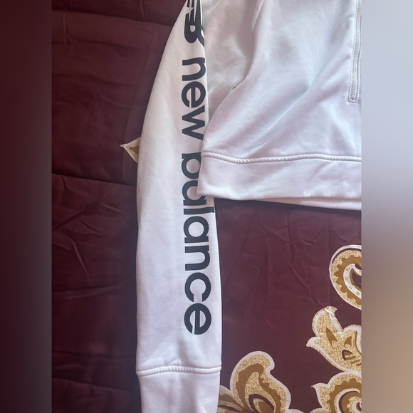 New Balance Cropped Zip Up - Picture 2 of 4